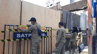 Bandel, Pembangunan Ruko di Mojokerto Disegel Satpol PP