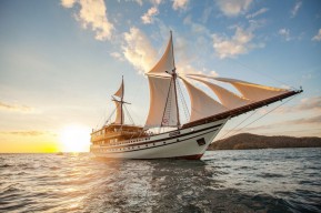 Yuk, Jelajahi Keindahan Labuan Bajo dengan Kapal Pinisi KomodoLuxury