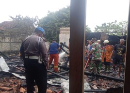 Rumah Warga Lamongan Terbakar, 12 Sertifikat hingga Uang Jutaan Rupiah Hangus