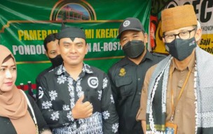Sandiaga Uno Kunjungi Bojonegoro, Pria Bawa Kardus Tiba-tiba Mendekat