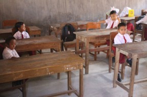Guru SDN di Jombang Ini Harus Mengajar 2 Kelas Beda Tingkat Secara Bersamaan