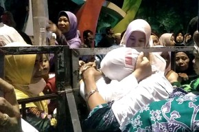 Tangis Haru Keluarga Sambut Kepulangan Jemaah Haji di Bojonegoro