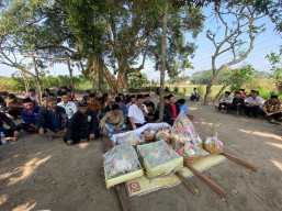 Kenang Sejarah, Warga Desa Sumbercangkring Kediri Hidupkan Tradisi Barikan