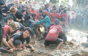 Gelar Ritual Adat Keboan Rayakan Suro, Warga Aliyan Banyuwangi Kesurupan Massal