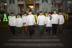 Peringati Malam 17an, Tiga Pilar Lamongan Gelar Salat Hajat hingga Doa Bersama