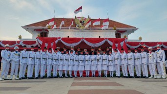 78 Siswa SMA se-Jatim Didaulat jadi Paskibra Grahadi, Ini Pesan Khofifah
