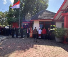 Upacara HUT RI Ke-77, Pengurus DPC PDI Perjuangan Jember Berbaju Adat