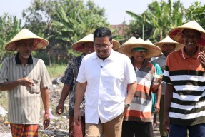 Curhat Petani di Pasuruan ke Wakil Ketua DPRD Jatim Anwar Sadad