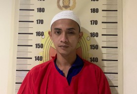 Tersungkur saat Dikejar, Bandit Motor di Surabaya Dihajar Warga