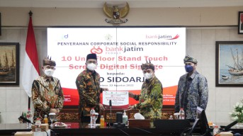Bank Jatim Serahkan CSR ke Pemkab Sidoarjo