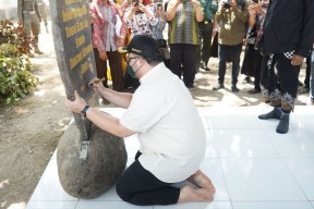 Pesan Mendalam Mas Dhito Melalui Prasasti di Desa Wisata Sumber Agung