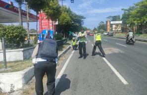 Biker asal Malang Tewas Usai Motornya Tabrak Truk Parkir di Pasuruan