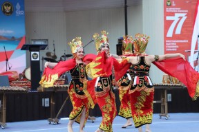 Keren! Dibawakan Bule, Tari Gandrung Banyuwangi Tampil di Rusia