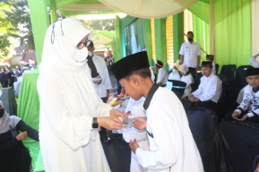 Ajarkan Literasi Keuangan, Pemkab Banyuwangi Salurkan Santunan Yatim Nontunai