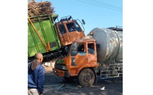 Penampakan Dua Truk Terlibat Kecelakaan di Jombang ini Bikin Merinding