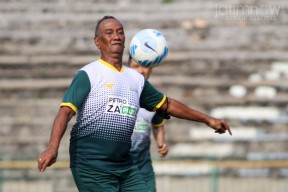 Aksi Legenda Sepak Bola Nasional di Ajang Football Legend Petrokimia Gresik