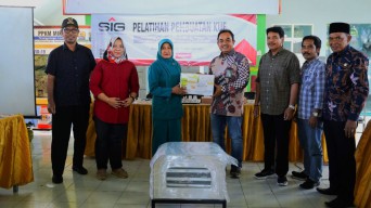 SIG Gelar Pelatihan Membuat Kue untuk 100 Ibu Rumah Tangga di Gresik