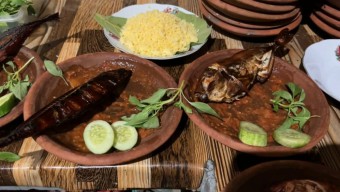 Pedasnya Ikan Asap Sambal Orek Khas Lamongan, Berani Coba?