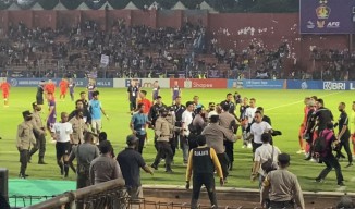 Ofisial-Pemain Persik Kediri Kejar Wasit Usai Dikalahkan Borneo FC di Kandang