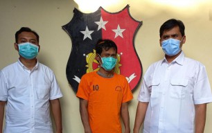 Terekam CCTV Curi Dompet Pedagang, Pengamen di Surabaya Dipenjara