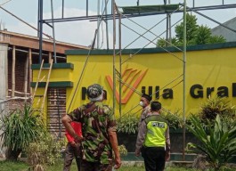 Pekerja Pemasang Papan Reklame asal Jombang Tewas Tersetrum di Pasuruan