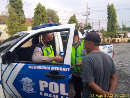 Pelajar SMP Tewas dalam Kecelakaan Tiga Kendaraan di Jombang, Bapak Terluka
