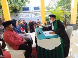 Full Senyum! 39 Pasutri di Ponorogo Ikuti Isbat Nikah Massal