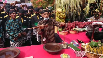 Melihat Tradisi Jamasan Tombak Kiai Upas di Tulungagung