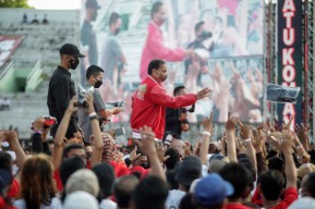 Foto: Momen Pertemuan Presiden Jokowi dengan Relawan di Gelora 10 November