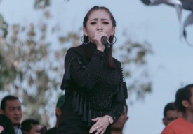 Karir Kades Cantik Lamongan di Dunia Tarik Suara usai Menikah, Gantung Mic?