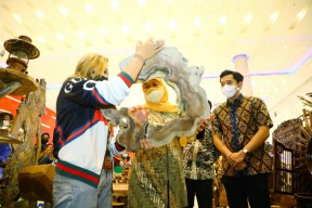 Khofifah Minta Transformasi Digital Koperasi dan UKM Dipercepat