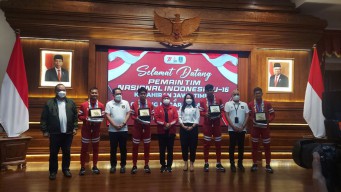 Sambutan Hangat Khofifah untuk Pemain Timnas Indonesia U-16 asal Jatim