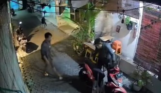 Tiga Bandit Satroni Rumah Kos di Surabaya: Bobol Pagar, Gondol Motor Beat