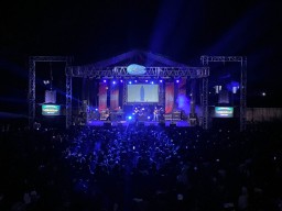 Konser Hindia Bikin Riuh Muda-mudi di Kota Kediri