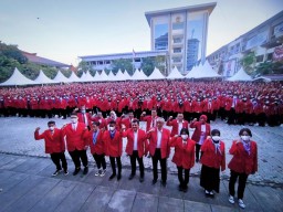 Kukuhkan 3.489 Maba, Rektor Untag Surabaya Tekankan Persatuan dan Kesatuan