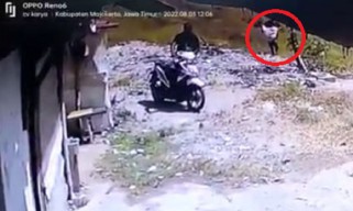 Viral, Aksi Dua Pencuri Kambing di Mojokerto Terekam CCTV