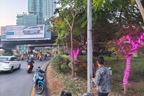 Mayat Pria Setengah Bugil Ditemukan di Bundaran Waru