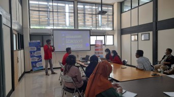 Untag Surabaya Latih Kepekaan Sosial Mahasiswa Melalui MBKM Proyek Kemanusiaan