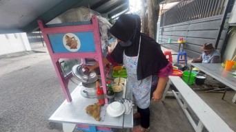 Yuk, Mencicipi Pangsit Mie Ayam Jimerto Surabaya