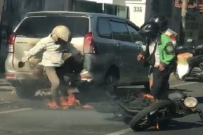 Api Dipadamkan, Pemilik Motor CB Terbakar di Jalan Kenjeran Surabaya Misterius