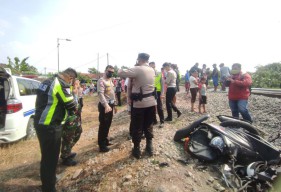 Motor Tersambar Kereta Api di Mojokerto: Ibu Tewas, Anak Luka Parah
