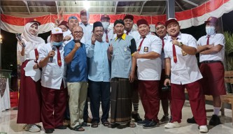 Pakai Seragam SD, Panitia Tirakatan HUT ke-77 RI di Gresik Tampak Unyu-unyu