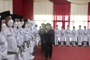 Gus Ipul Kukuhkan 75 Anggota Paskibraka Kota Pasuruan