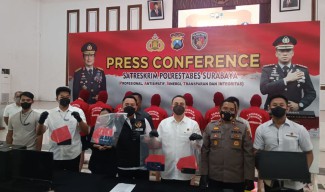 Markas Judi Online di Surabaya Digerebek: Beromzet Miliaran, Libatkan 7 Orang