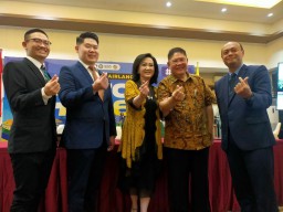 Wow! Satu Keluarga Bergelar Doktor Hukum Unair Cetak Rekor MURI