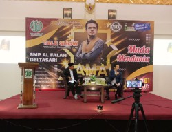 Siswa SMP Al Falah Deltasari Sidoarjo Dapat Wejangan dr Gamal Abinsaid