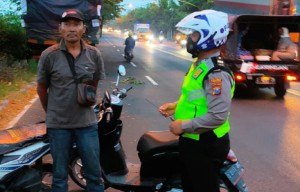 Truk Tabrak Pohon di Lamongan, Sopir: Mata Saya Ditutup Makhluk Gaib