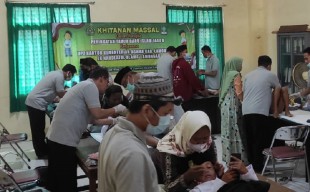 Sunat Massal Gratis dan Berhadiah bagi Anak Fakir Miskin di Lamongan