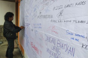 Viral Warga di Kota Batu Tanda Tangan Massal Tuntut Transparansi Pilkades