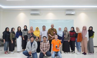 Tim P2MW Untag Surabaya Ikuti Pembinaan Literatur Jurnal Penguat Produk